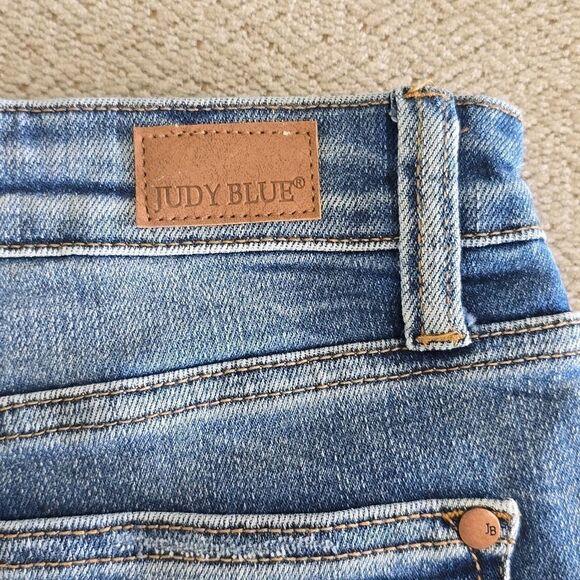 Judy Blue High Rise High Rise Cut Off Frayed Hem Denim Jean Shorts - Size Large - Picture 5 of 14